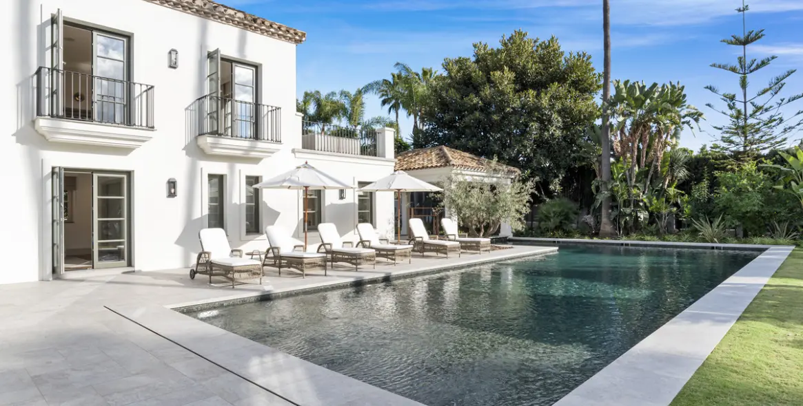 Venta de villa independiente en Nueva Andalucía 15