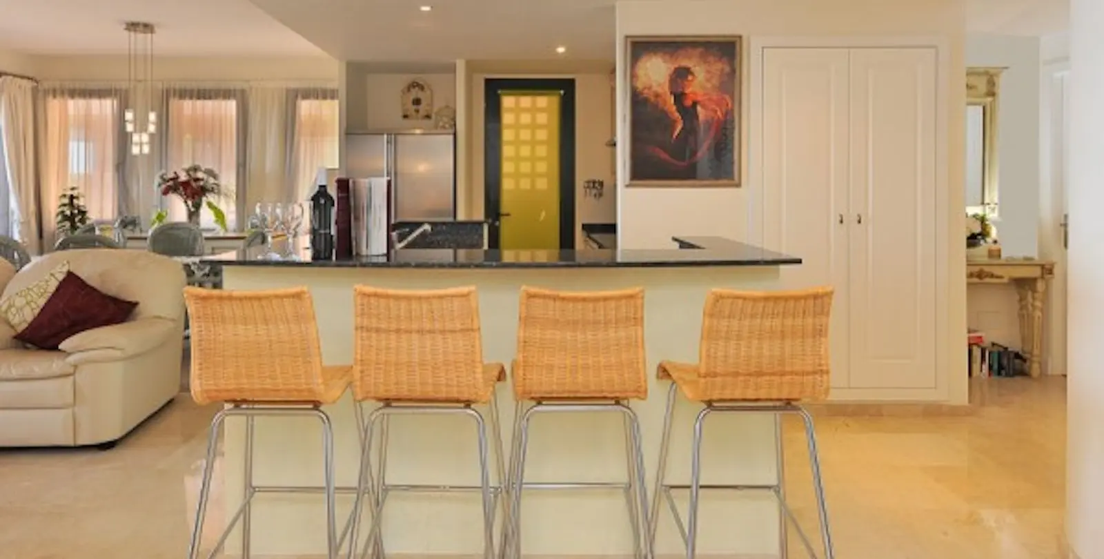 Sale of middle floor apartment in Calahonda 4