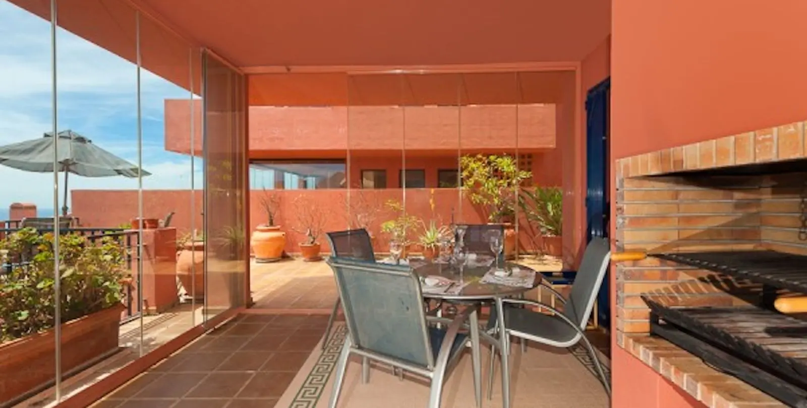 Sale of middle floor apartment in Calahonda 9