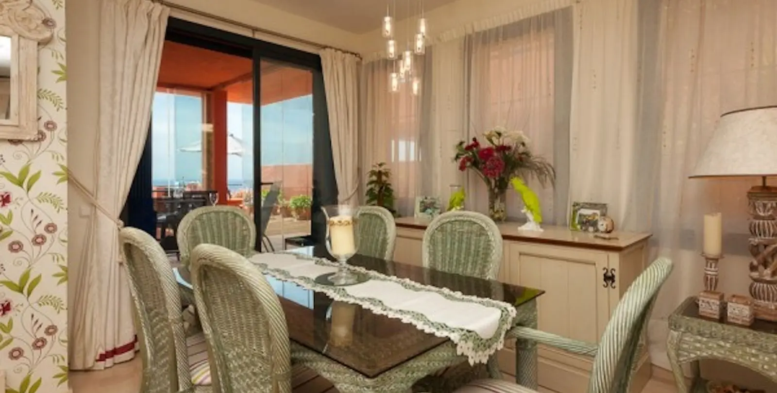 Sale of middle floor apartment in Calahonda 15