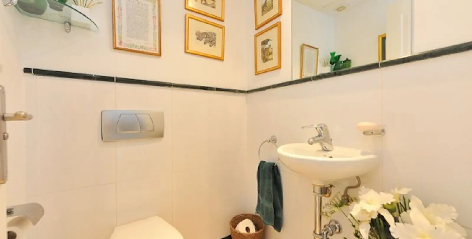 Sale of middle floor apartment in Calahonda 18