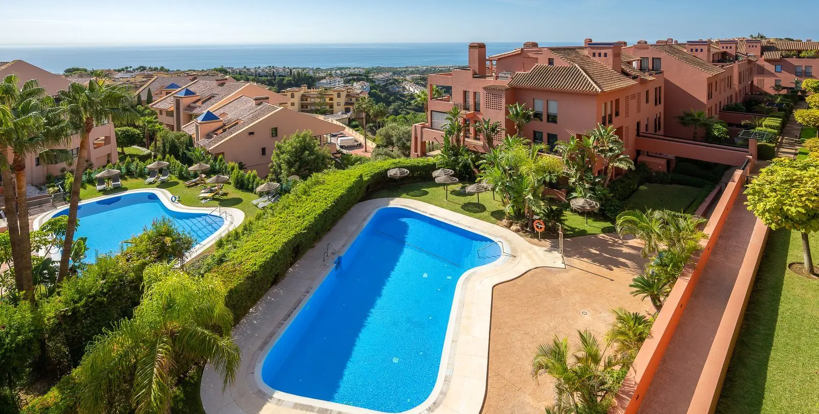 Venta de apartamento en planta media en Calahonda 28