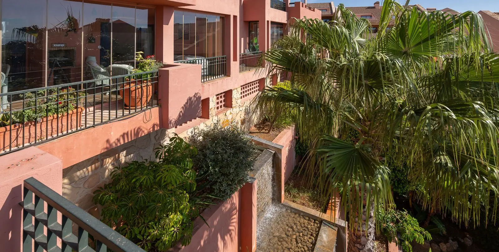 Venta de apartamento en planta media en Calahonda 29