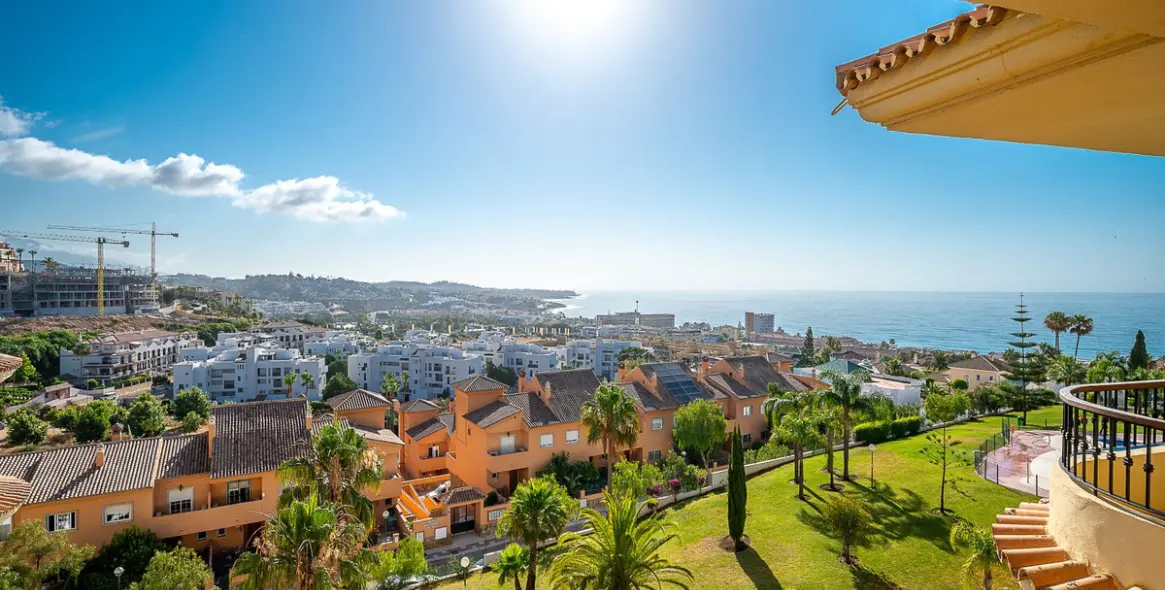 Sale of middle floor apartment in La Cala de Mijas 1