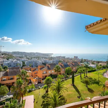Sale of middle floor apartment in La Cala de Mijas
