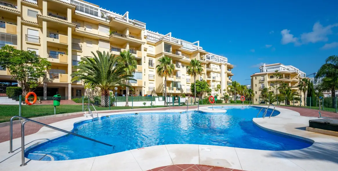 Sale of middle floor apartment in La Cala de Mijas 2