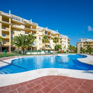 Sale of middle floor apartment in La Cala de Mijas