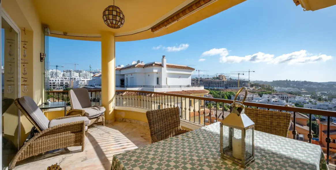 Sale of middle floor apartment in La Cala de Mijas 9