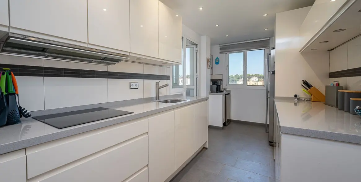 Sale of middle floor apartment in La Cala de Mijas 10