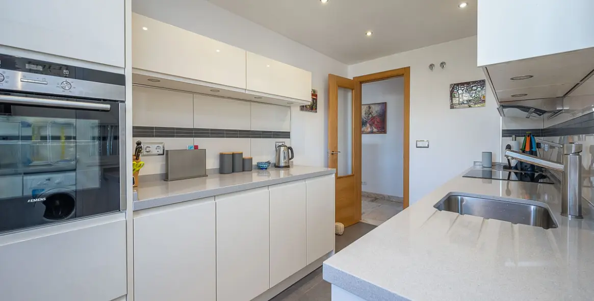 Sale of middle floor apartment in La Cala de Mijas 12