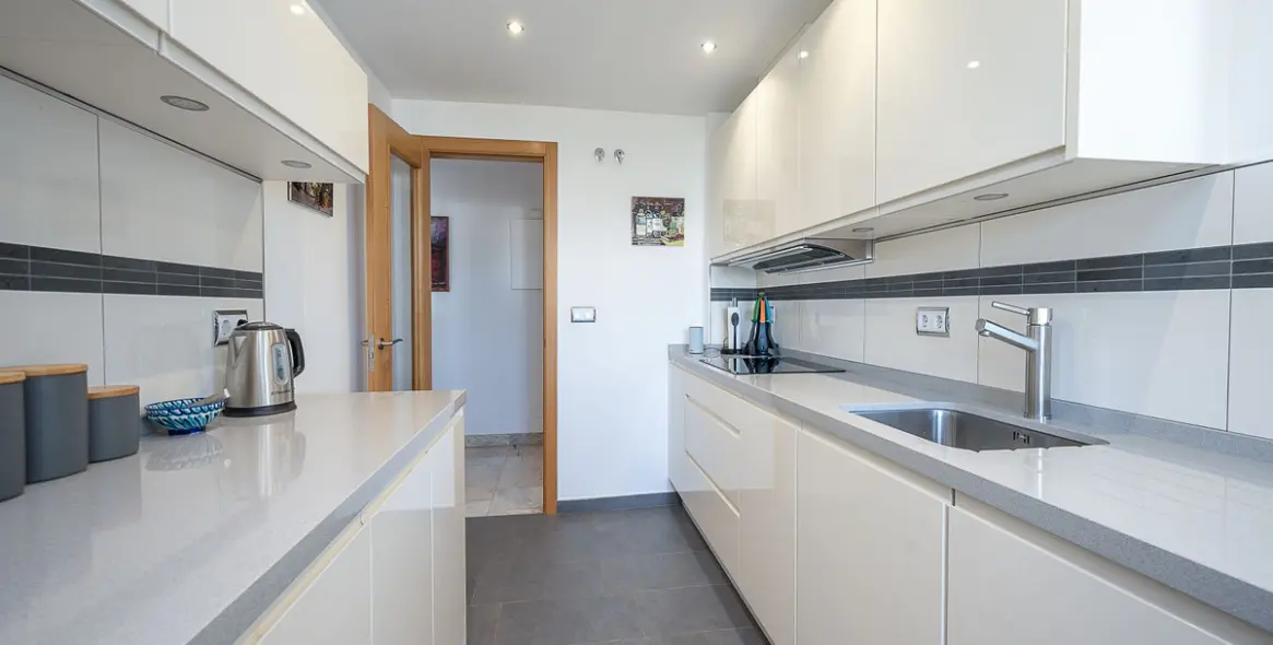 Sale of middle floor apartment in La Cala de Mijas 13