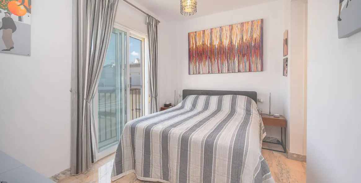 Sale of middle floor apartment in La Cala de Mijas 17