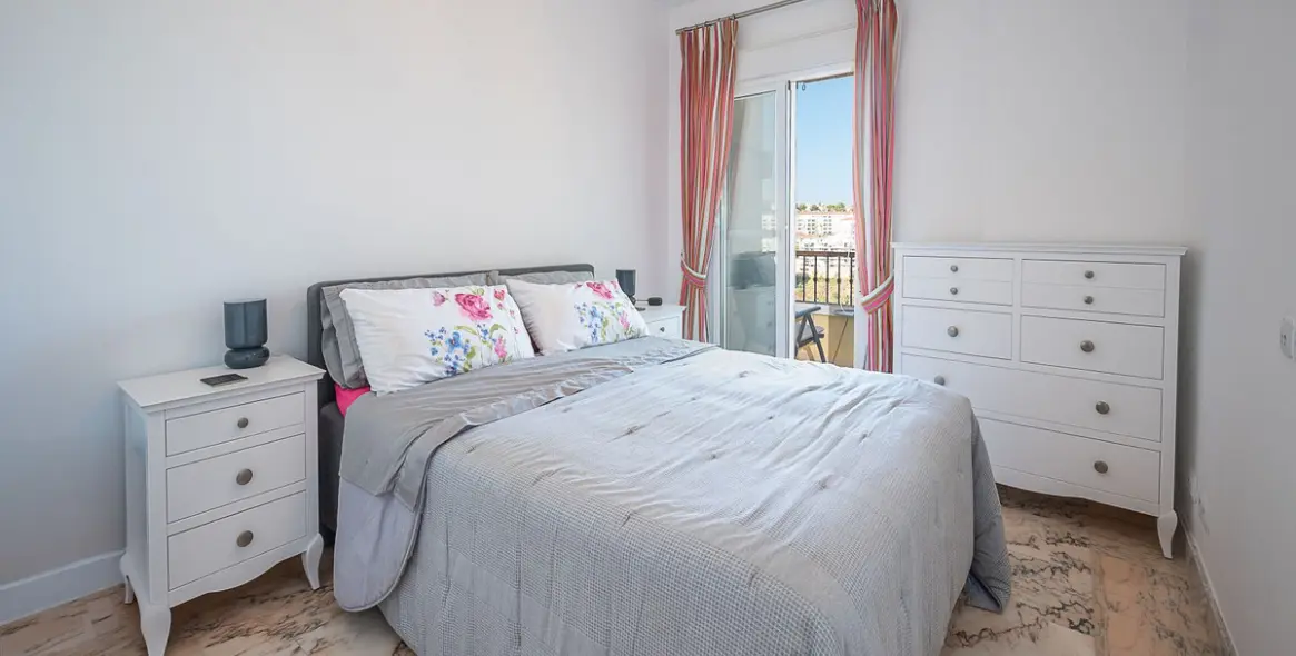 Sale of middle floor apartment in La Cala de Mijas 19