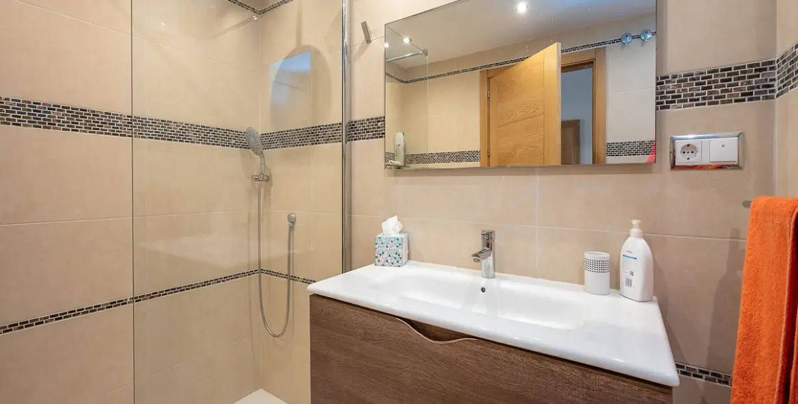 Sale of middle floor apartment in La Cala de Mijas 26