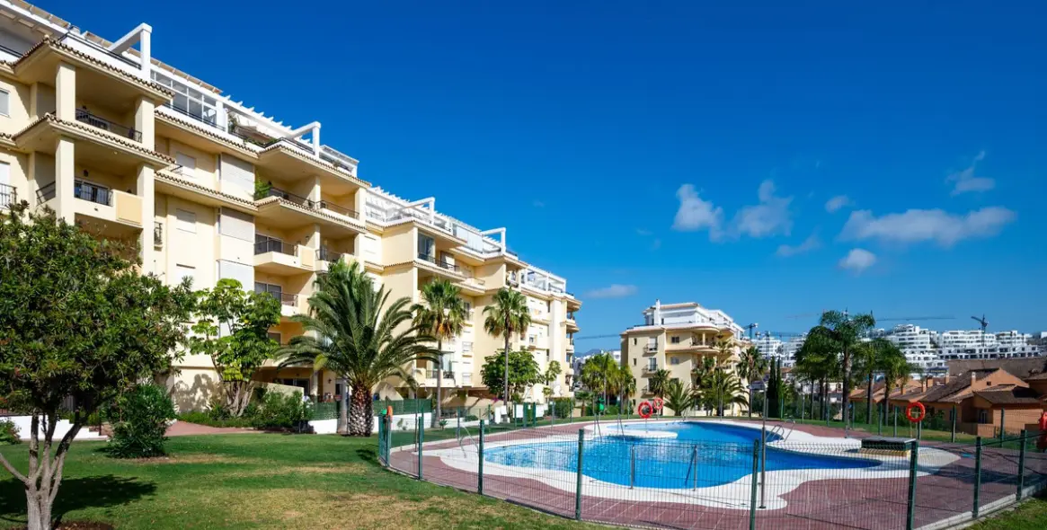 Sale of middle floor apartment in La Cala de Mijas 28