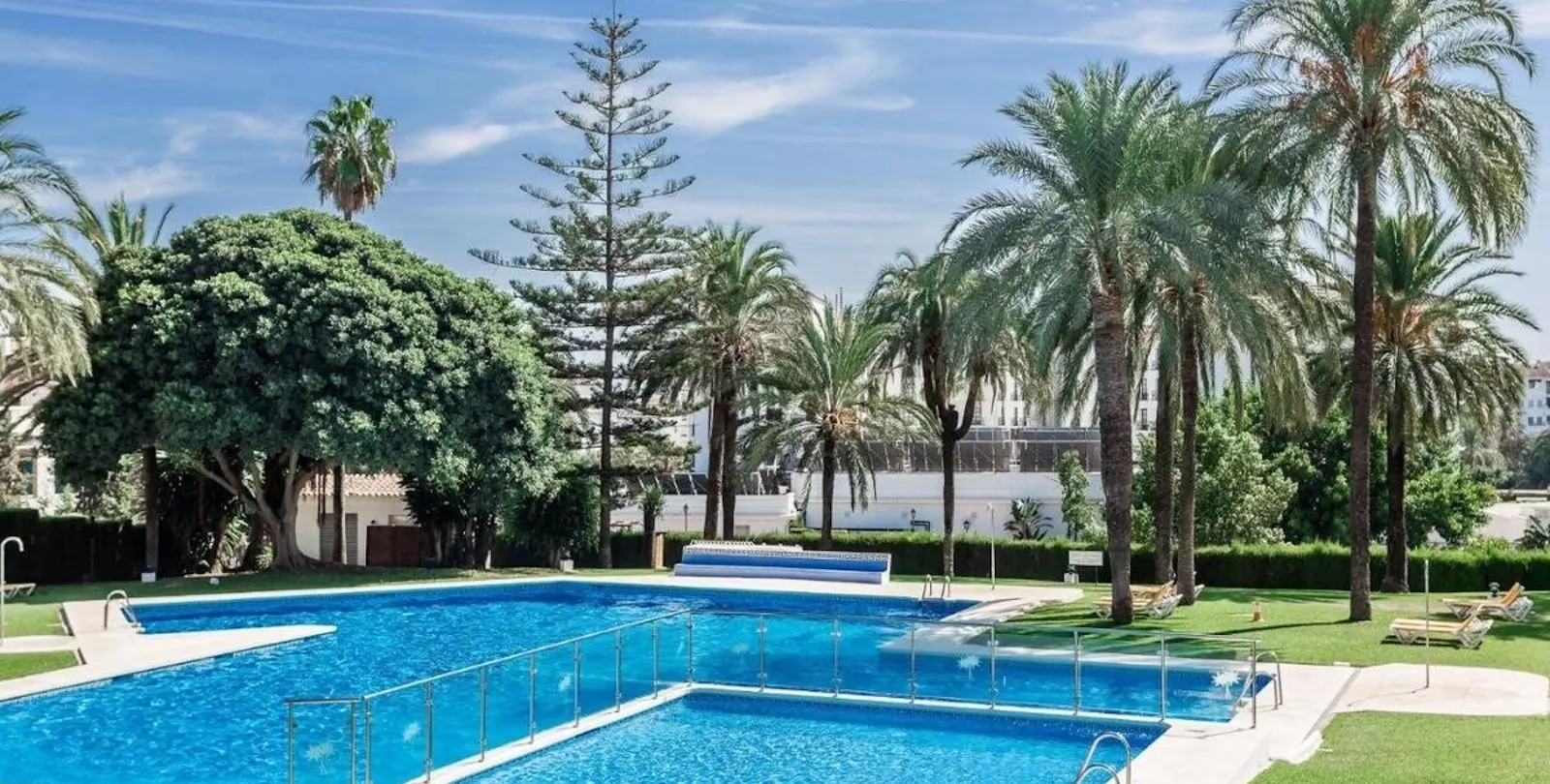 Venta de apartamento en planta baja en Nueva Andalucía 25