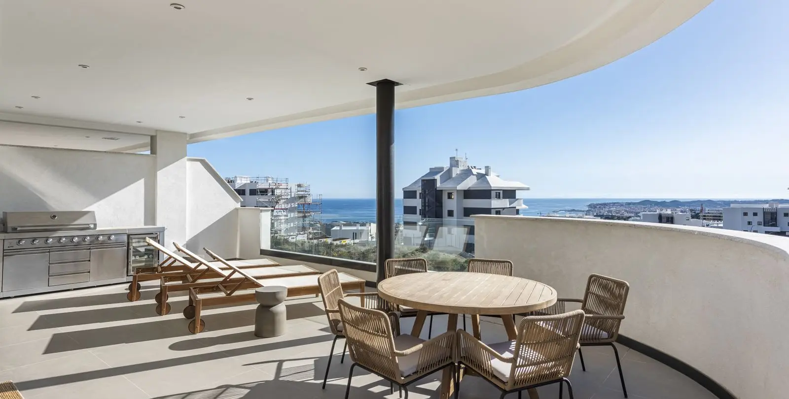 Sale of middle floor apartment in Higueron 1