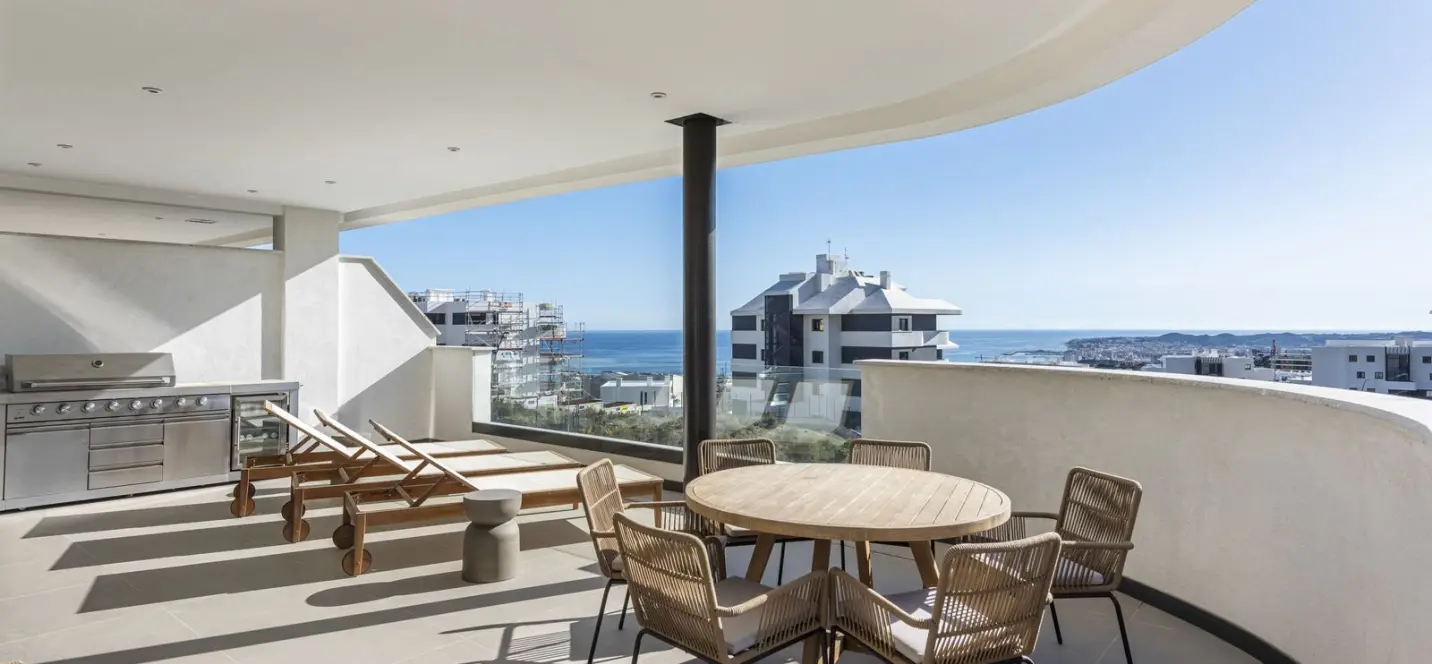 Sale of middle floor apartment in Higueron 0