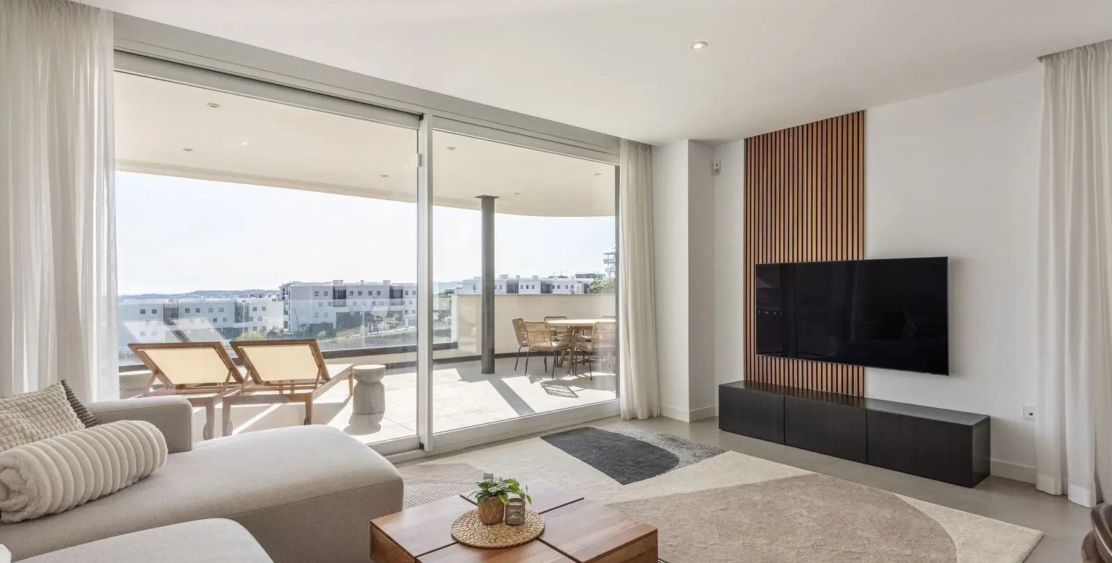 Sale of middle floor apartment in Higueron 2