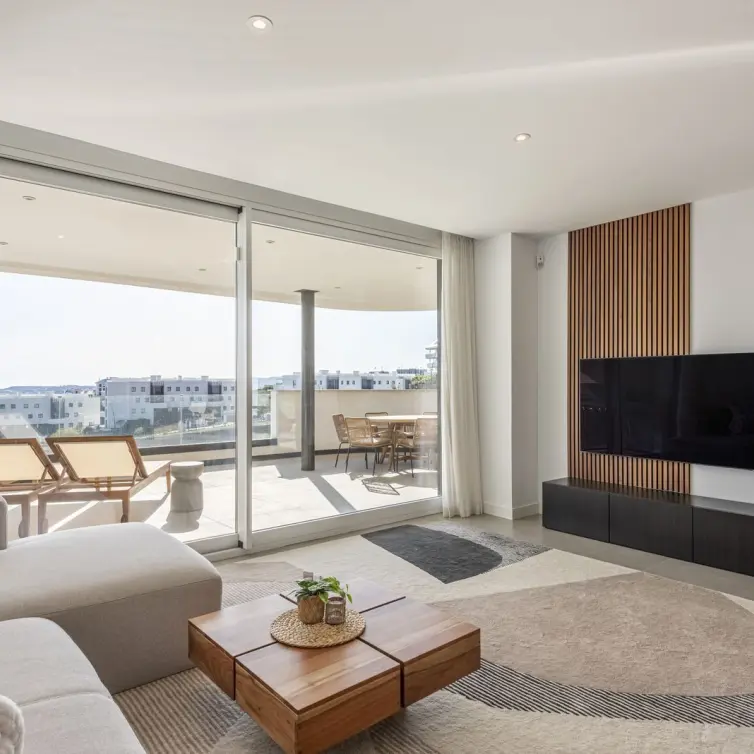 Sale of middle floor apartment in Higueron