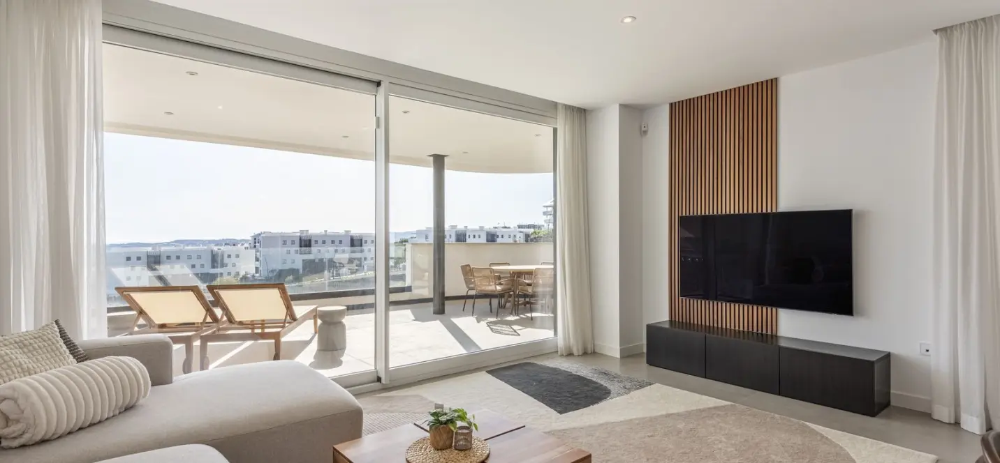 Sale of middle floor apartment in Higueron 1