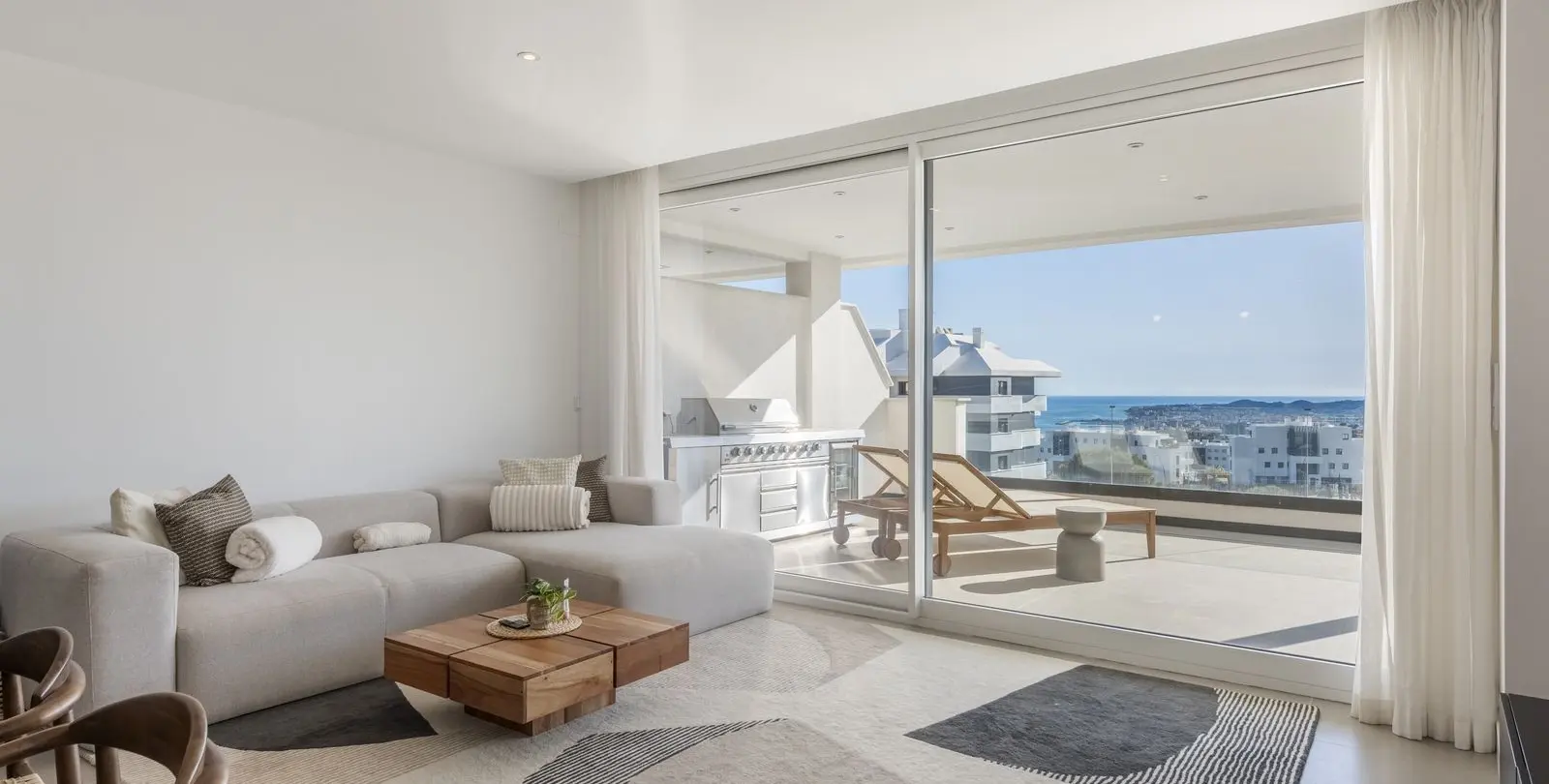 Sale of middle floor apartment in Higueron 3