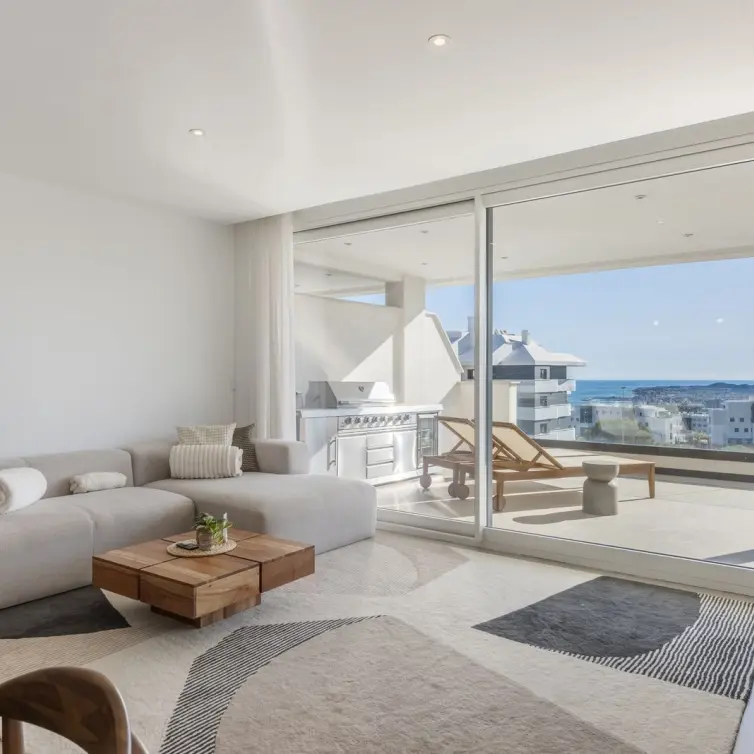 Sale of middle floor apartment in Higueron
