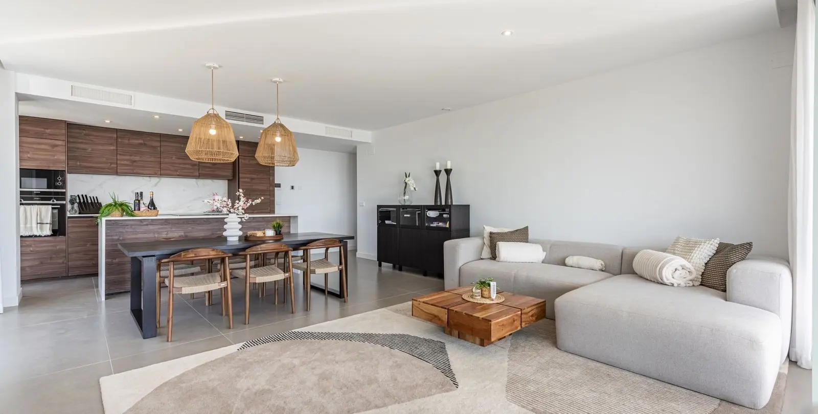 Sale of middle floor apartment in Higueron 4