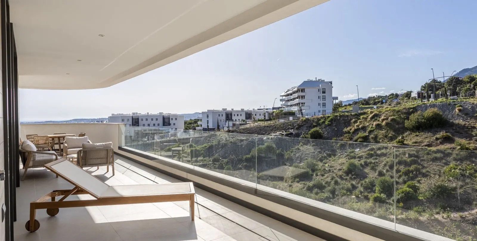 Sale of middle floor apartment in Higueron 11