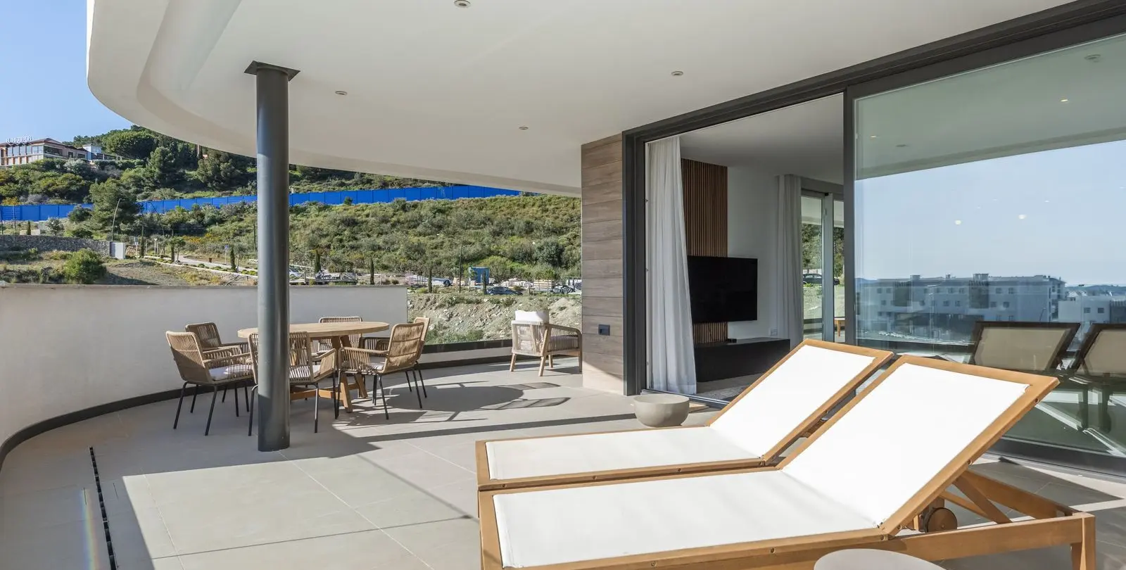 Sale of middle floor apartment in Higueron 12