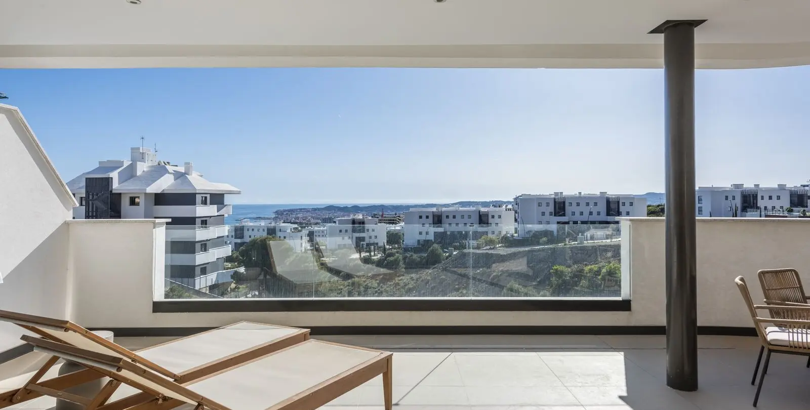 Sale of middle floor apartment in Higueron 13
