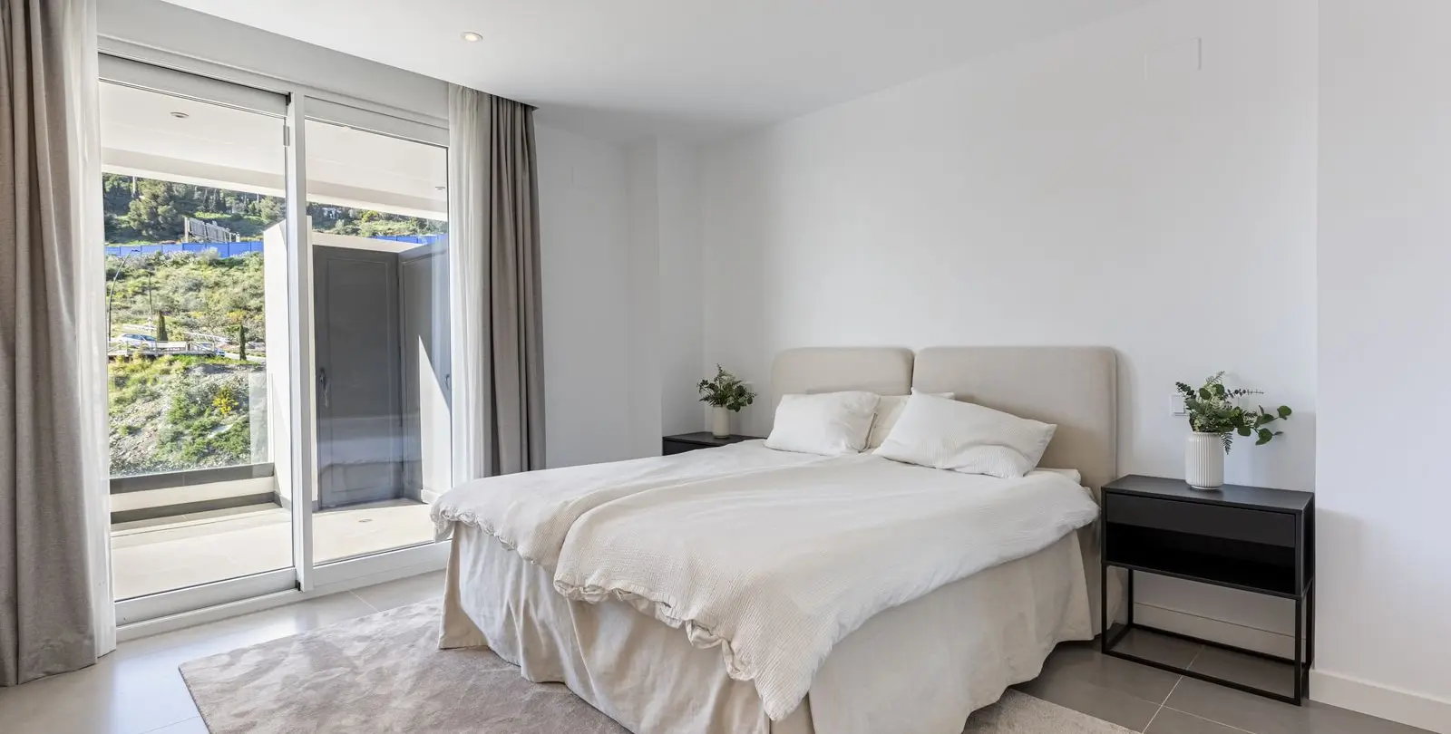 Sale of middle floor apartment in Higueron 14