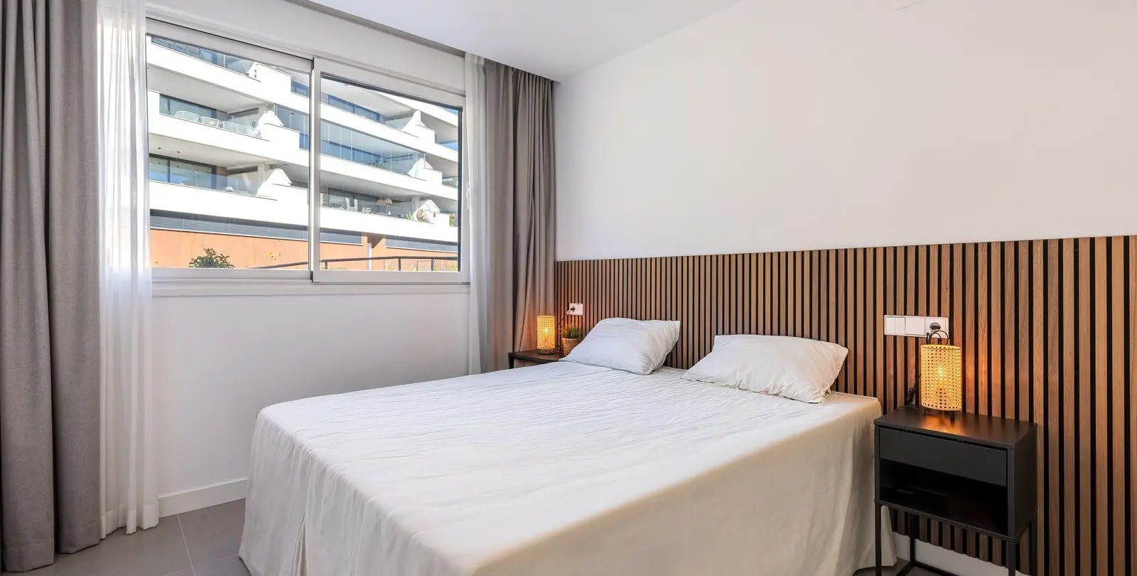 Sale of middle floor apartment in Higueron 16