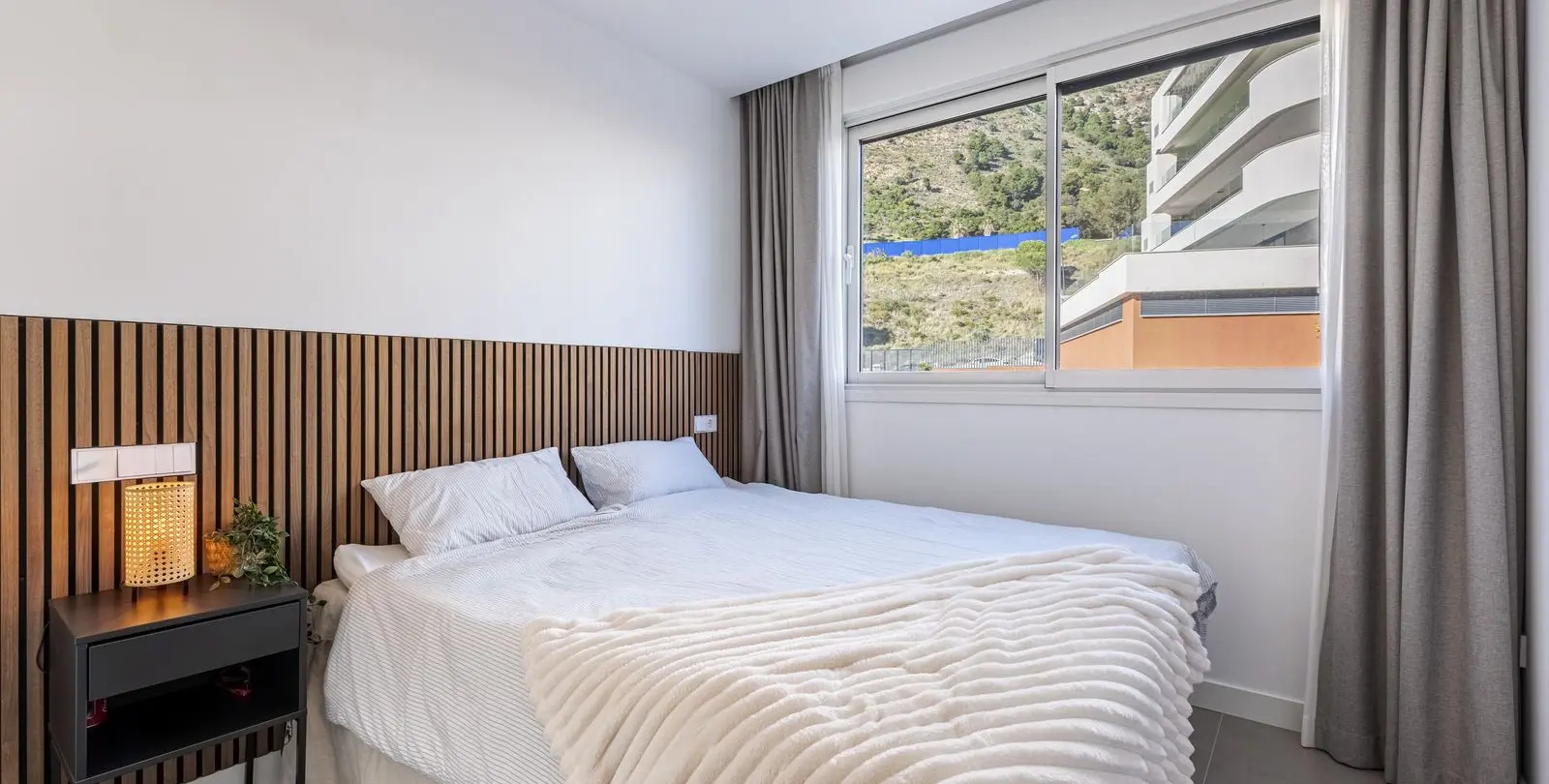 Sale of middle floor apartment in Higueron 18
