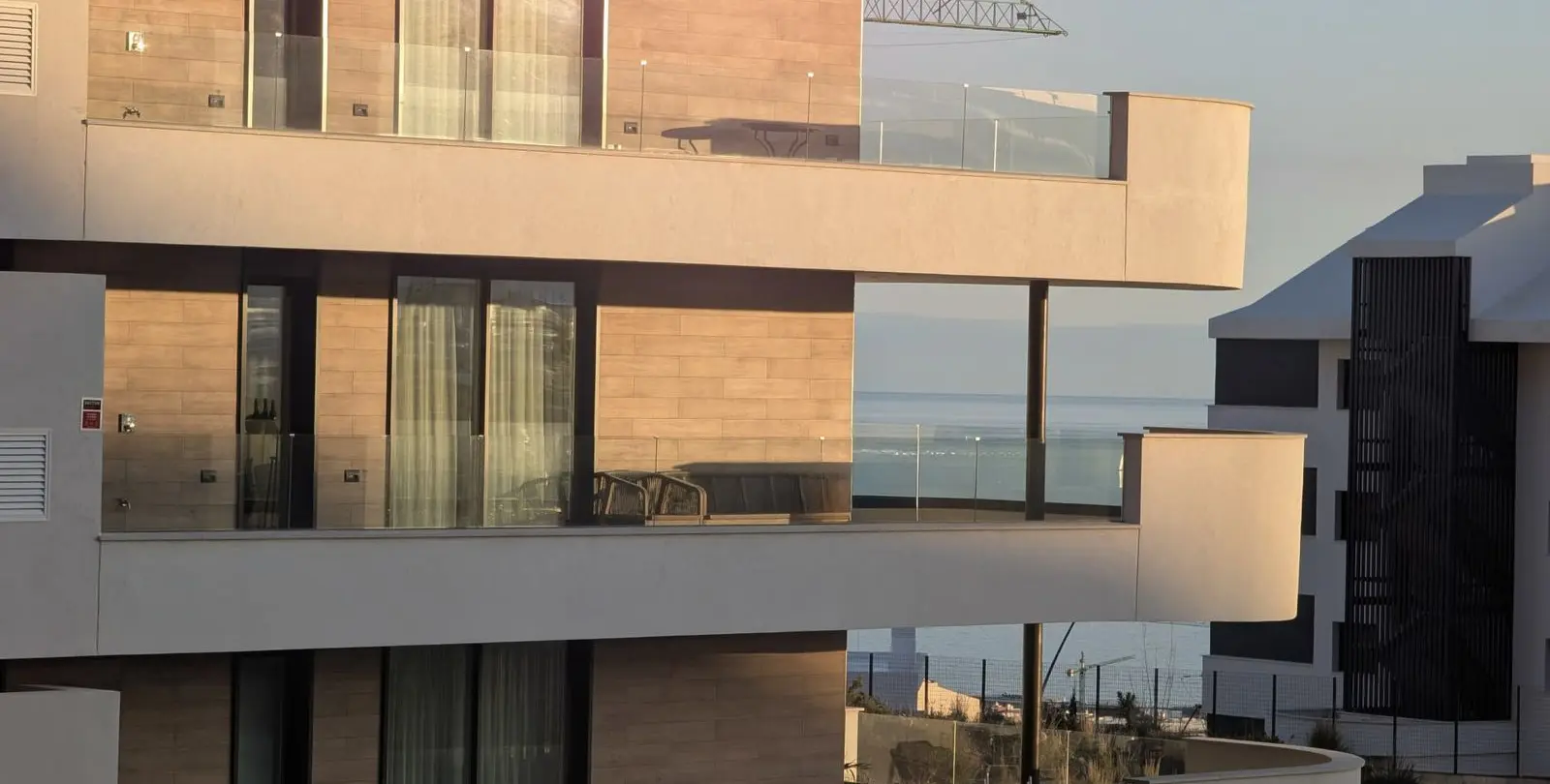 Sale of middle floor apartment in Higueron 19