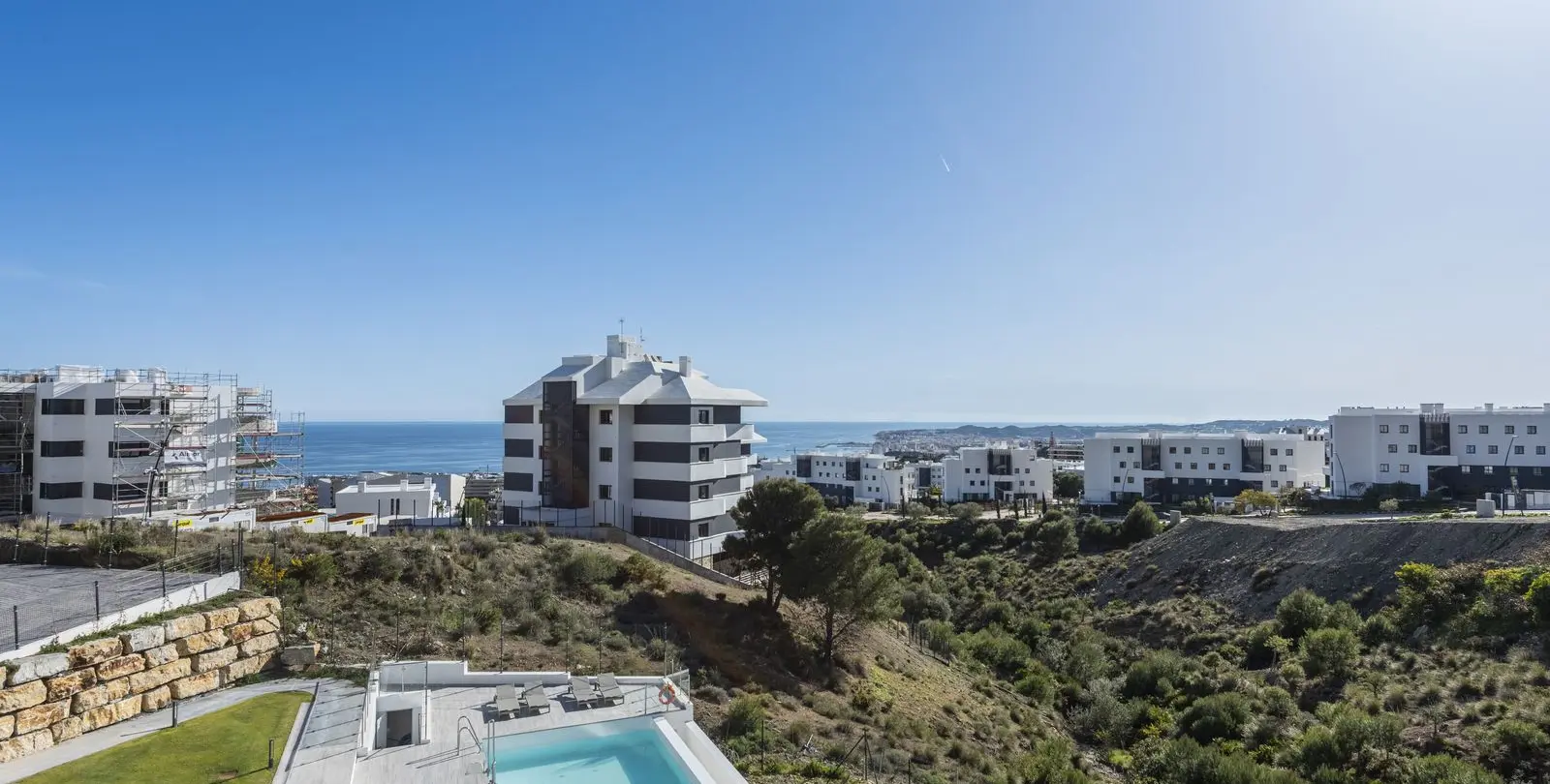 Sale of middle floor apartment in Higueron 22