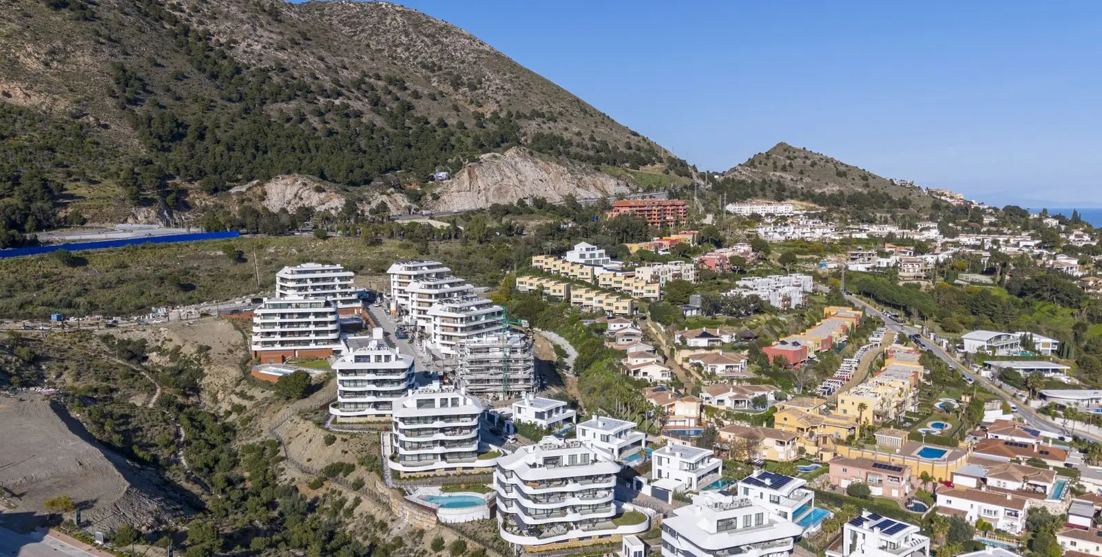 Sale of middle floor apartment in Higueron 25
