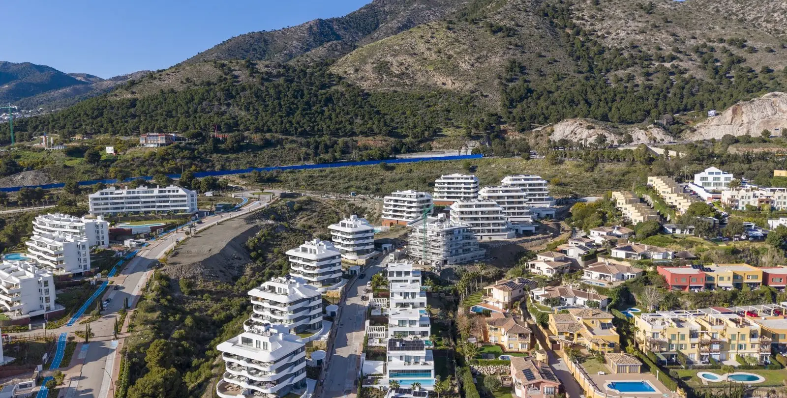 Sale of middle floor apartment in Higueron 26
