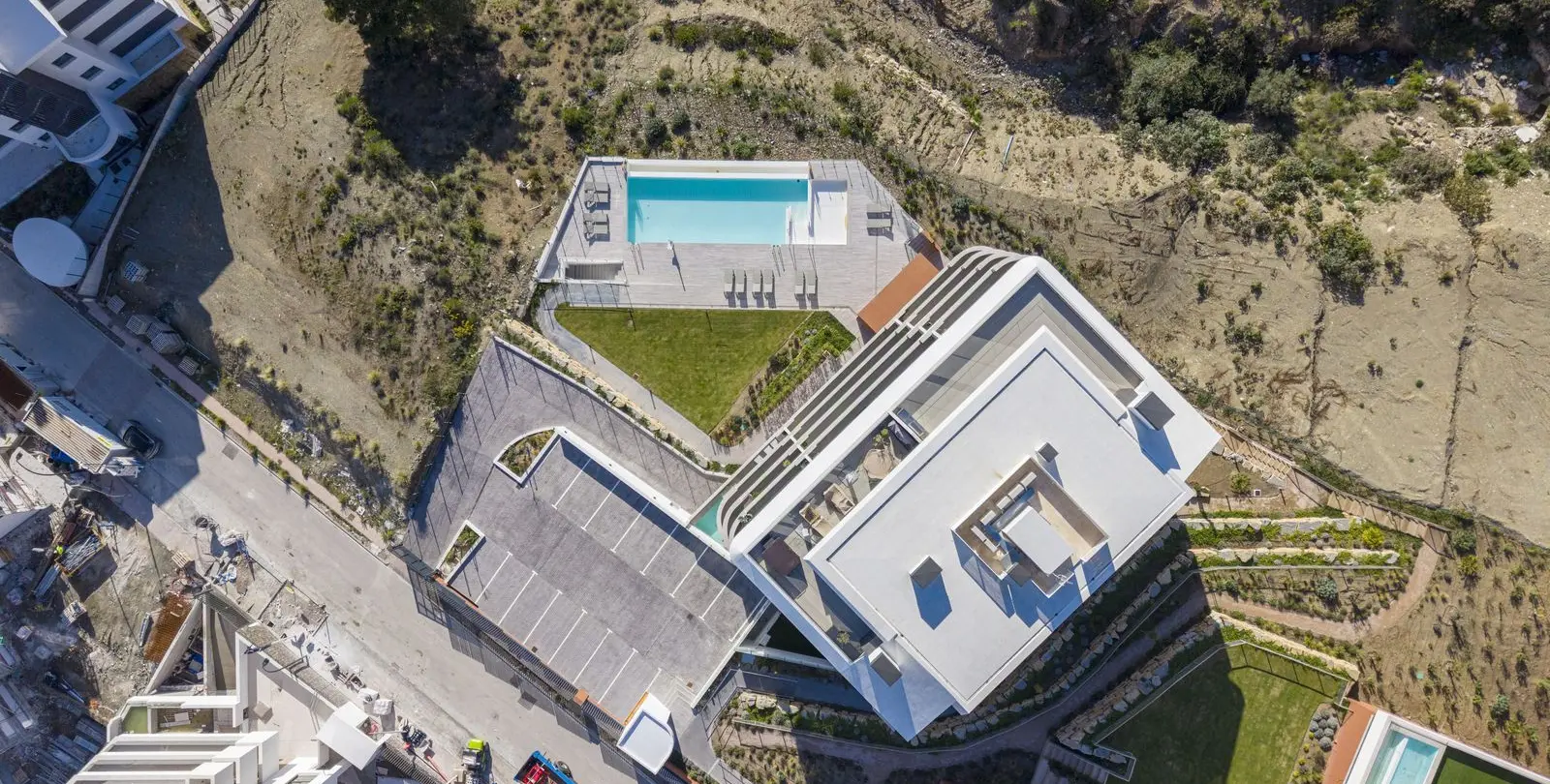 Sale of middle floor apartment in Higueron 27