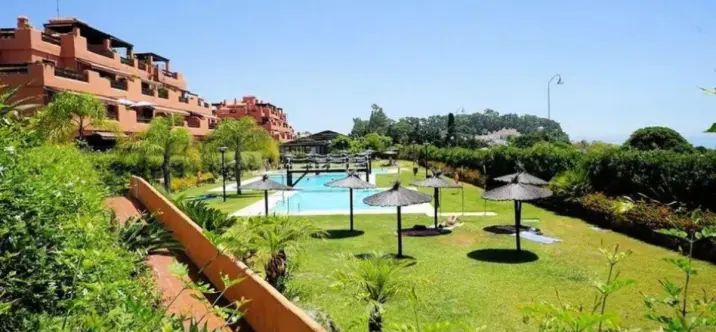 Sale of penthouse duplex in Estepona 1
