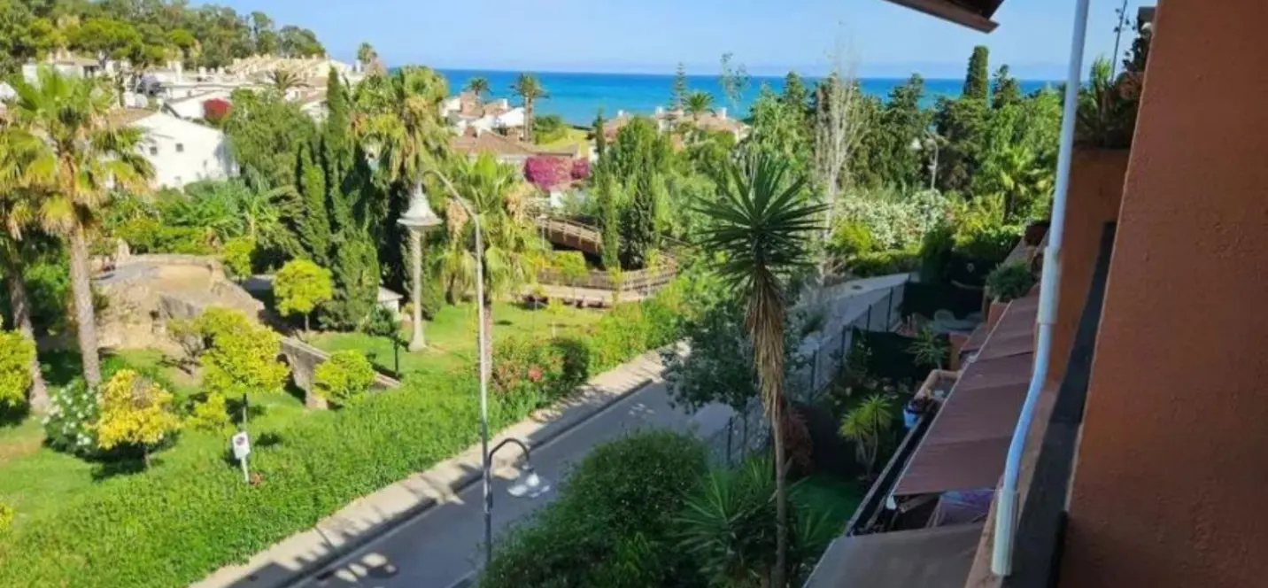 Sale of penthouse duplex in Estepona 0