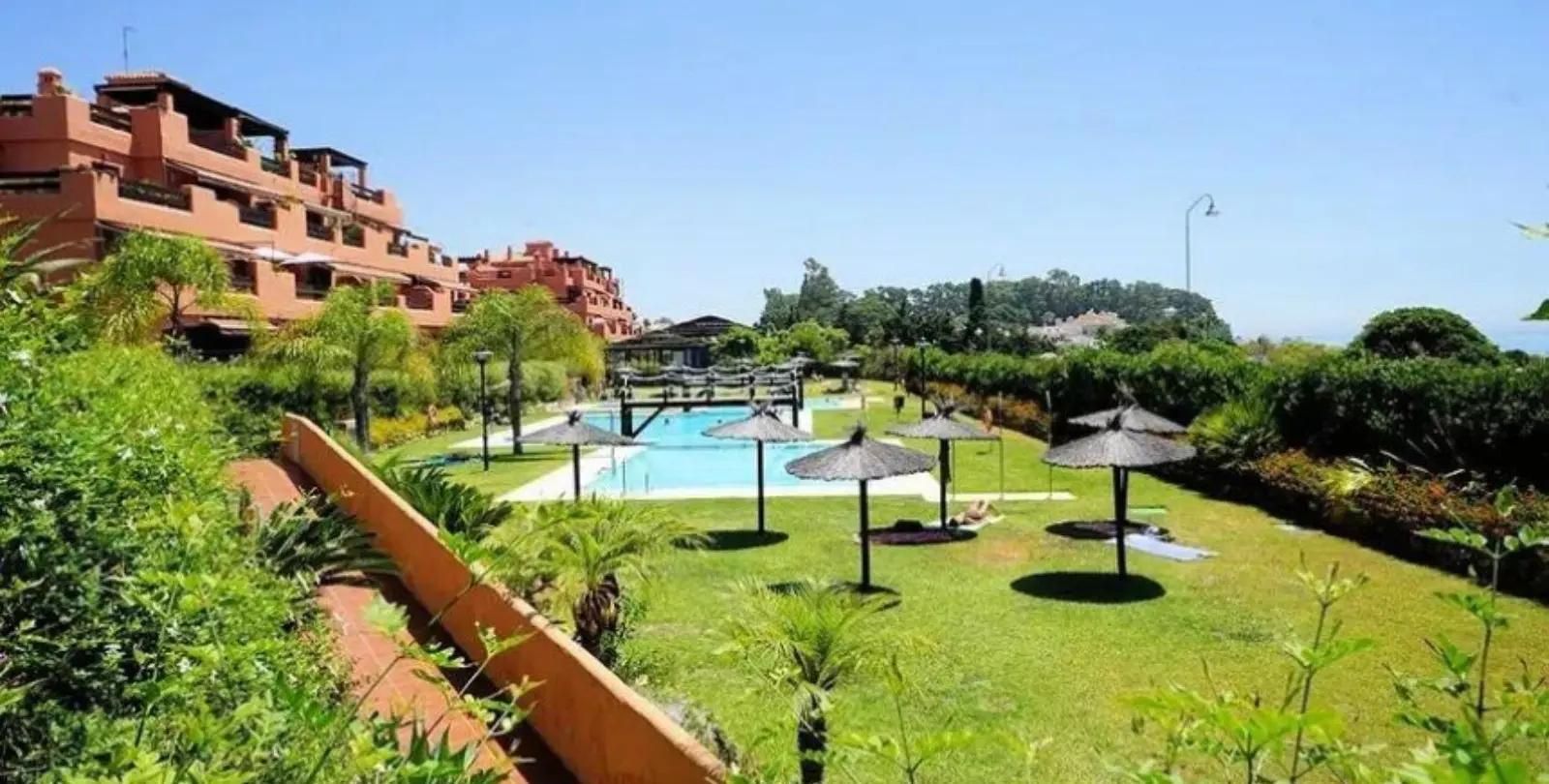 Venta de ático dúplex en Estepona 2