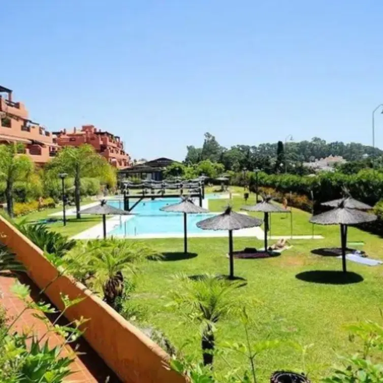 Sale of penthouse duplex in Estepona