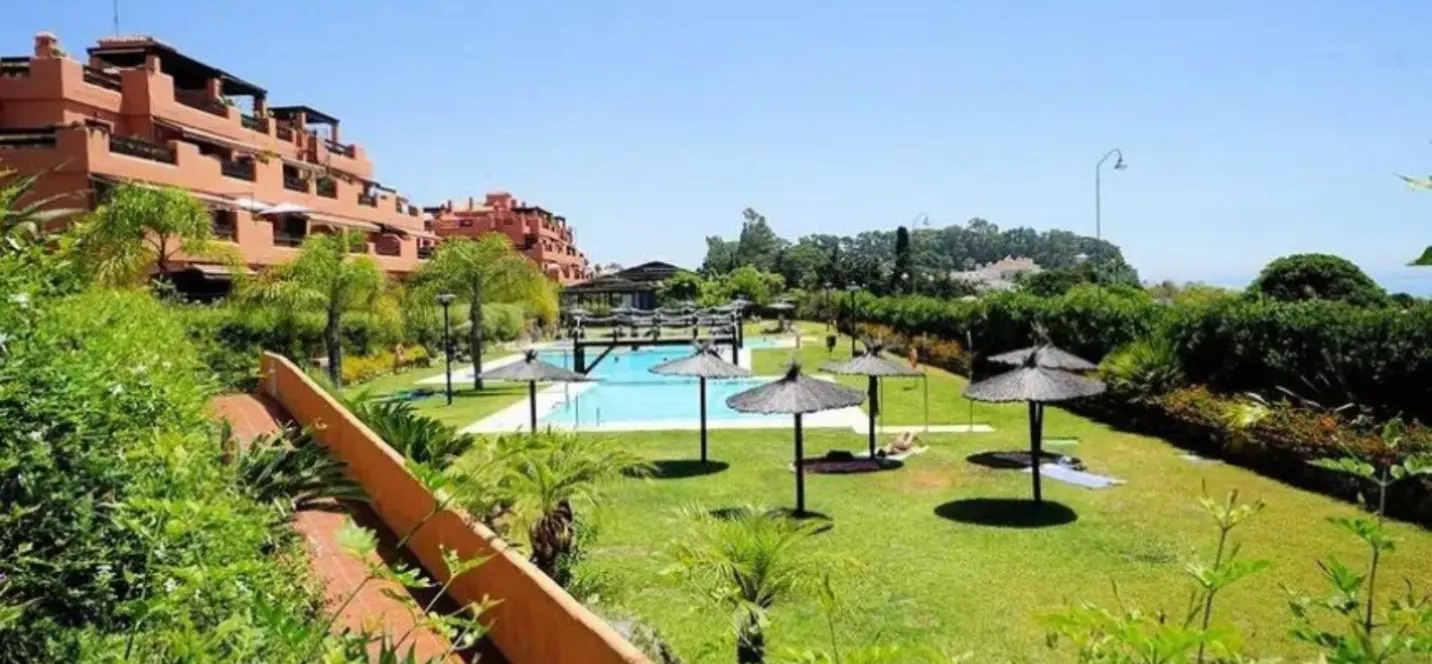 Sale of penthouse duplex in Estepona 1