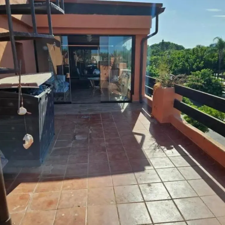 Sale of penthouse duplex in Estepona