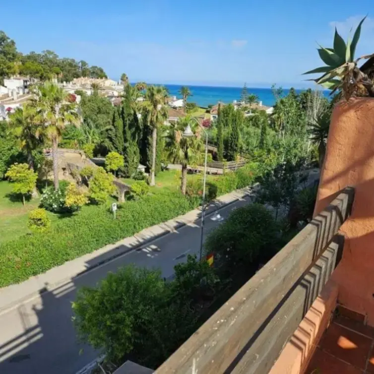 Sale of penthouse duplex in Estepona
