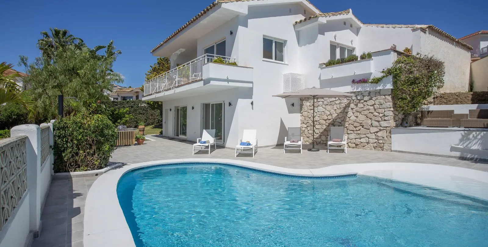 Venta de villa independiente en Riviera del Sol 1