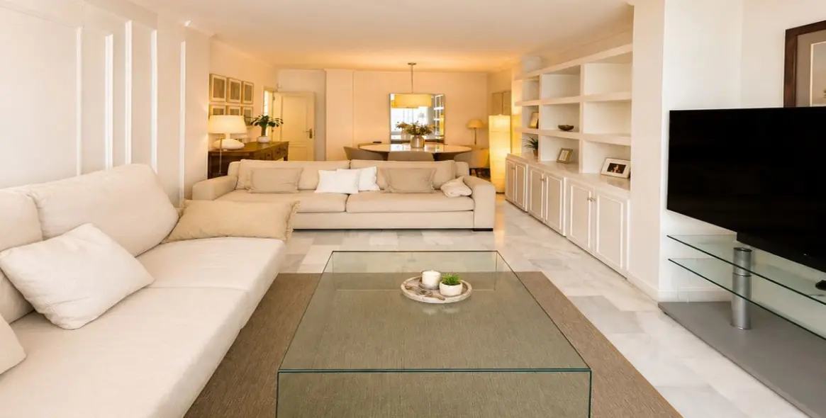 Sale of middle floor apartment in Guadalmina Baja 2
