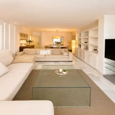 Sale of middle floor apartment in Guadalmina Baja