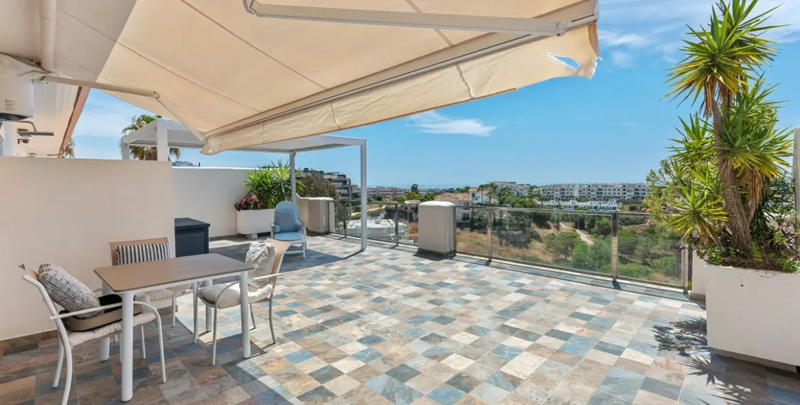 Sale of penthouse in New Golden Mile 3